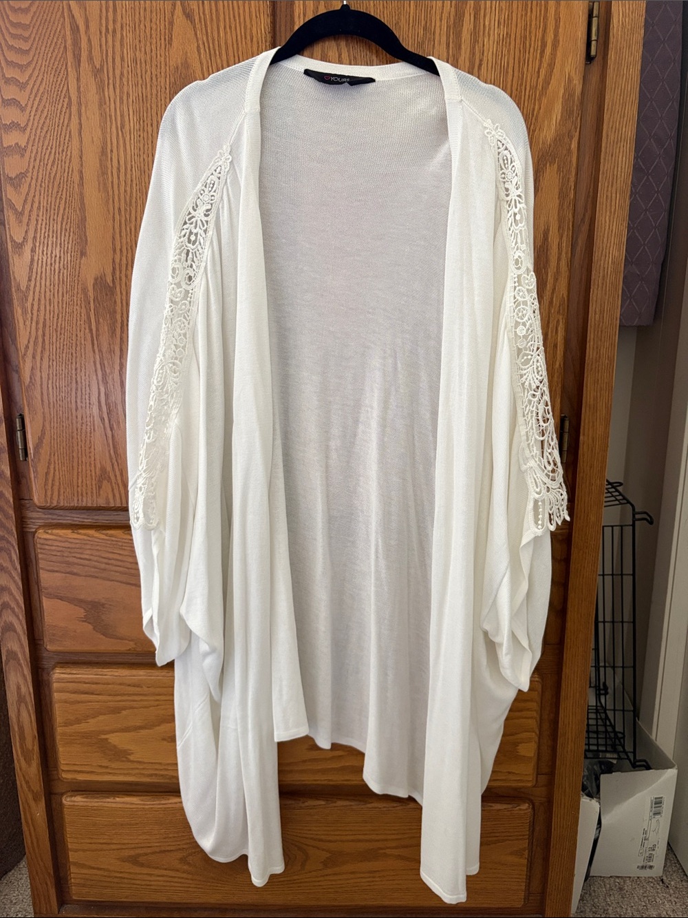 Size 5X/6X Yours Clothing White sweater with crocheted sleeves